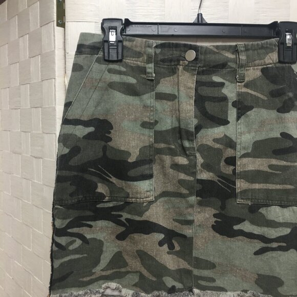 item ditto camo mini skirt size medium - Picture 3 of 11